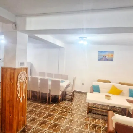 Casa Cu Obloane Rosii By Cochilia Eforie Nord