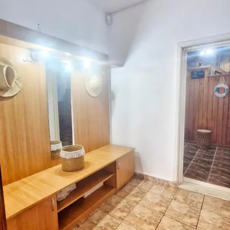 Casa Cu Obloane Rosii By Cochilia * Eforie Nord