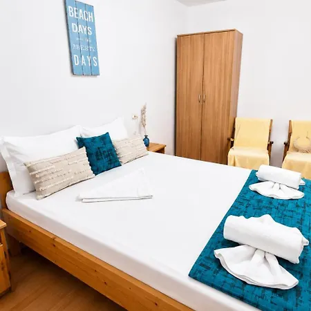 Casa Cu Obloane Rosii By Cochilia - Parcare Privata, Aproape De Plaja * Eforie Nord