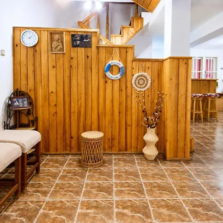 Casa Cu Obloane Rosii By Cochilia - Parcare Privata, Aproape De Plaja * Eforie Nord