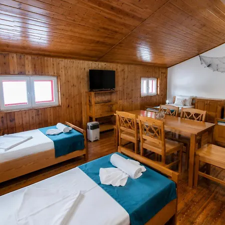 Casa Cu Obloane Rosii By Cochilia - Parcare Privata, Aproape De Plaja Eforie Nord