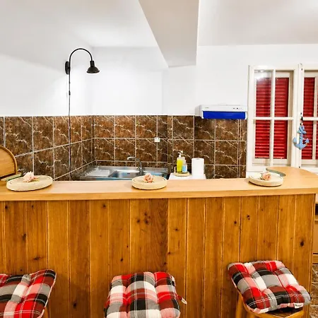 Casa Cu Obloane Rosii By Cochilia - Parcare Privata, Aproape De Plaja Apartament *