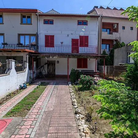 Casa Cu Obloane Rosii By Cochilia - Parcare Privata, Aproape De Plaja Eforie Nord