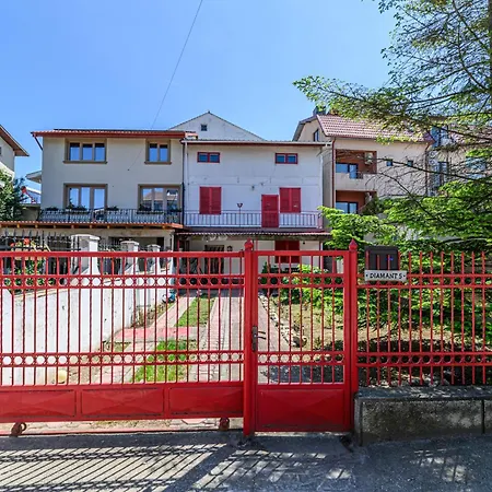 Casa Cu Obloane Rosii By Cochilia - Parcare Privata, Aproape De Plaja Apartament